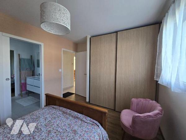 Situé dans un quartier calme et résidentiel, pavillon  neuf, de plain-pied d'une surface habita...