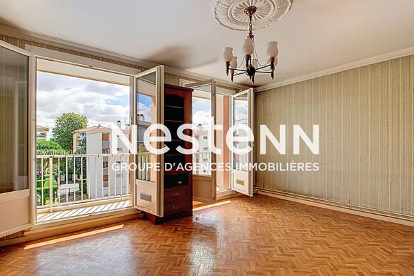 Grand Appartement T5 4 chambres à rénover en dernier étage avec Balcon Cave et Garage Glycines Picasso - 69500 BRON