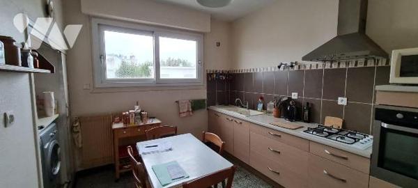 A vendre, Charente Maritime, 
Royan hyper centre à deux pas de la plage, duplex à rafraîchir c...
