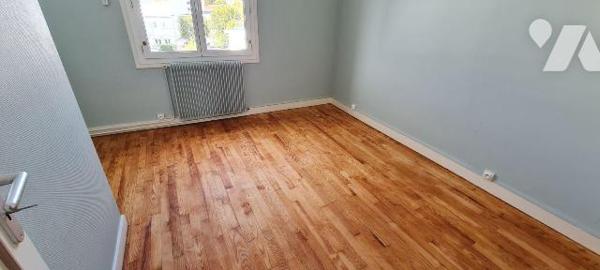 A vendre, Charente Maritime, 
Royan hyper centre à deux pas de la plage, duplex à rafraîchir c...