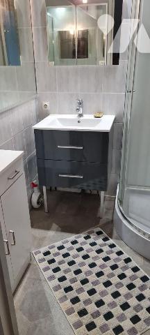 A vendre, Charente Maritime, 
Royan hyper centre à deux pas de la plage, duplex à rafraîchir c...