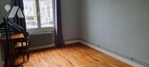 A vendre, Charente Maritime, 
Royan hyper centre à deux pas de la plage, duplex à rafraîchir c...