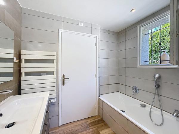 VALLAURIS - RÉSIDENTIEL -  QUARTIER CHIC - 6P + STUDIO
