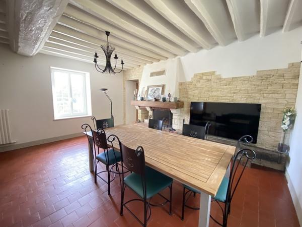 Dans le perche, longère de 5 chambres sur 5 hectares sans voisin.