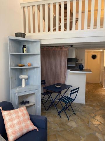 RARE......UNE MAISON: 2 APPARTEMENTS.