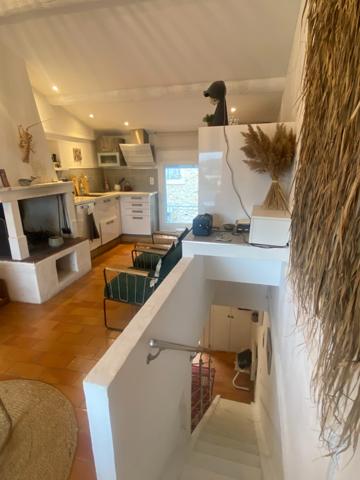 RARE......UNE MAISON: 2 APPARTEMENTS.