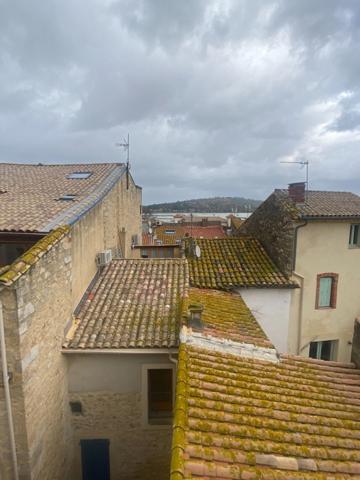 RARE......UNE MAISON: 2 APPARTEMENTS.