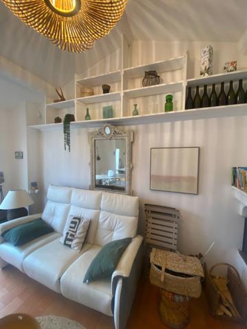 RARE......UNE MAISON: 2 APPARTEMENTS.