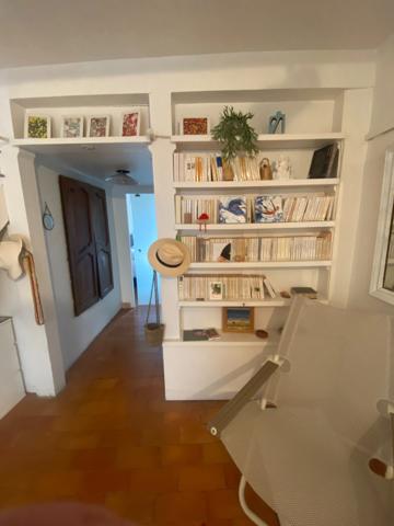 RARE......UNE MAISON: 2 APPARTEMENTS.