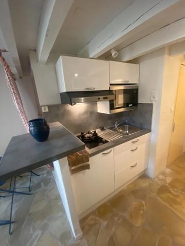 RARE......UNE MAISON: 2 APPARTEMENTS.