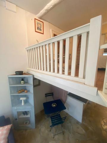 RARE......UNE MAISON: 2 APPARTEMENTS.