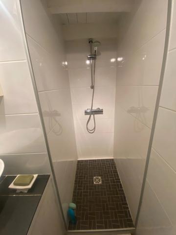 RARE......UNE MAISON: 2 APPARTEMENTS.