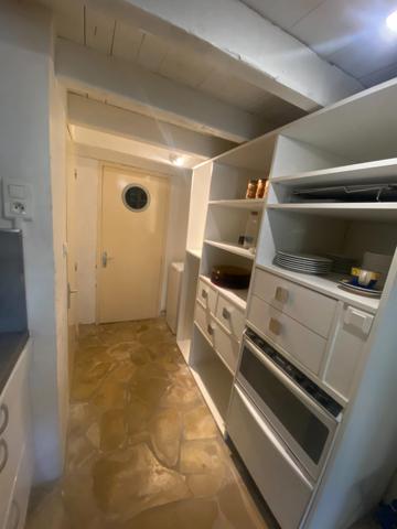 RARE......UNE MAISON: 2 APPARTEMENTS.