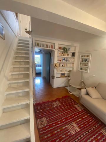 RARE......UNE MAISON: 2 APPARTEMENTS.