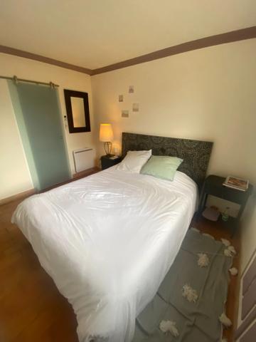 RARE......UNE MAISON: 2 APPARTEMENTS.