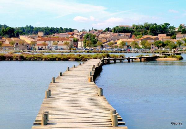 RARE......UNE MAISON: 2 APPARTEMENTS.