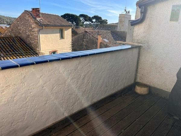 RARE......UNE MAISON: 2 APPARTEMENTS.