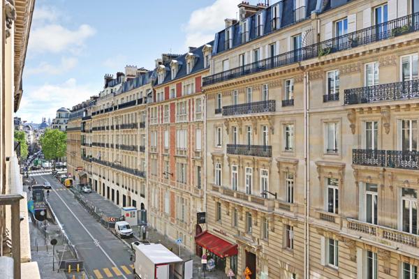 VENTE — APPARTEMENT D'EXCEPTION 150 M² | PARIS 8ème Triangle d'Or | François 1er / Avenue George V | Entièrement rénové