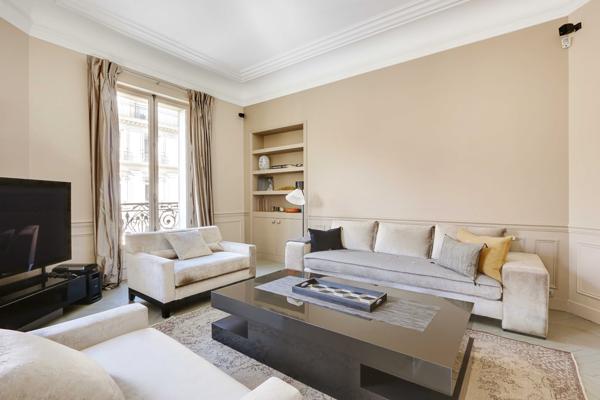 VENTE — APPARTEMENT D'EXCEPTION 150 M² | PARIS 8ème Triangle d'Or | François 1er / Avenue George V | Entièrement rénové