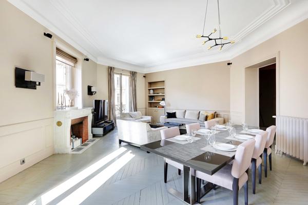 VENTE — APPARTEMENT D'EXCEPTION 150 M² | PARIS 8ème Triangle d'Or | François 1er / Avenue George V | Entièrement rénové