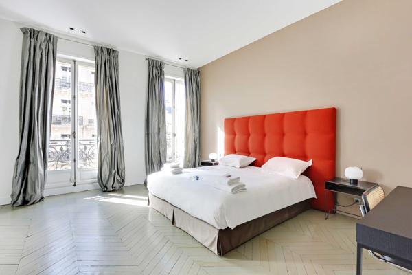 VENTE — APPARTEMENT D'EXCEPTION 150 M² | PARIS 8ème Triangle d'Or | François 1er / Avenue George V | Entièrement rénové