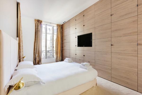 VENTE — APPARTEMENT D'EXCEPTION 150 M² | PARIS 8ème Triangle d'Or | François 1er / Avenue George V | Entièrement rénové