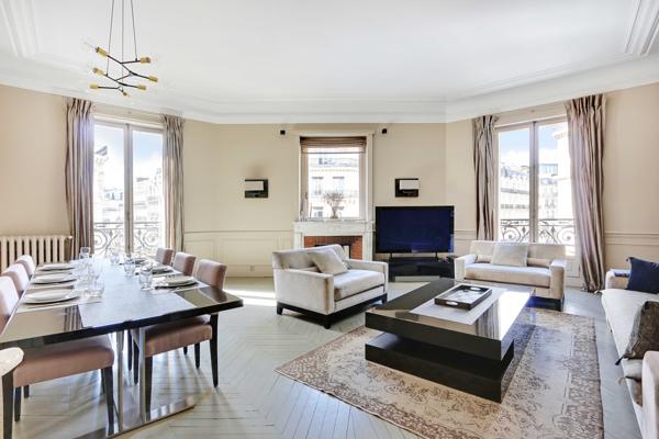 VENTE — APPARTEMENT D'EXCEPTION 150 M² | PARIS 8ème Triangle d'Or | François 1er / Avenue George V | Entièrement rénové