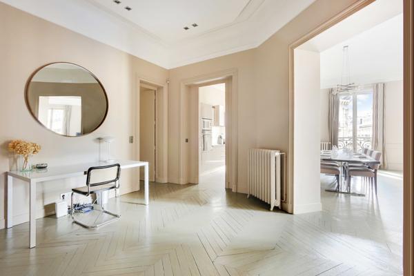 VENTE — APPARTEMENT D'EXCEPTION 150 M² | PARIS 8ème Triangle d'Or | François 1er / Avenue George V | Entièrement rénové