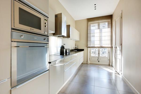 VENTE — APPARTEMENT D'EXCEPTION 150 M² | PARIS 8ème Triangle d'Or | François 1er / Avenue George V | Entièrement rénové