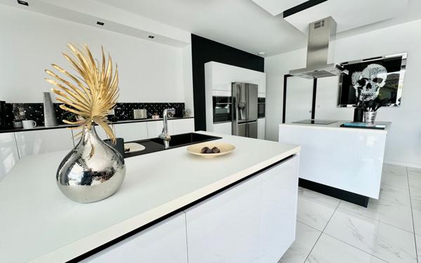 Maison à vendre    5 pièces • 170 m2 Le Bouscat