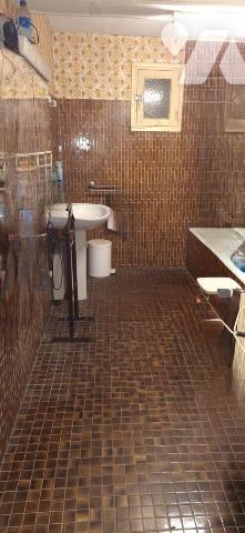 BASSOUES, ancienne ferme et dépendance 44 hectares avec 2 étangs.