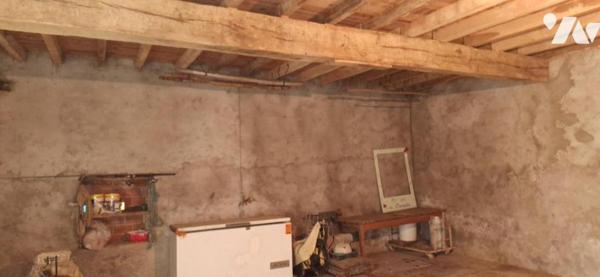 BASSOUES, ancienne ferme et dépendance 44 hectares avec 2 étangs.