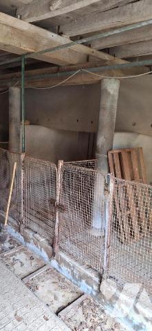 BASSOUES, ancienne ferme et dépendance 44 hectares avec 2 étangs.