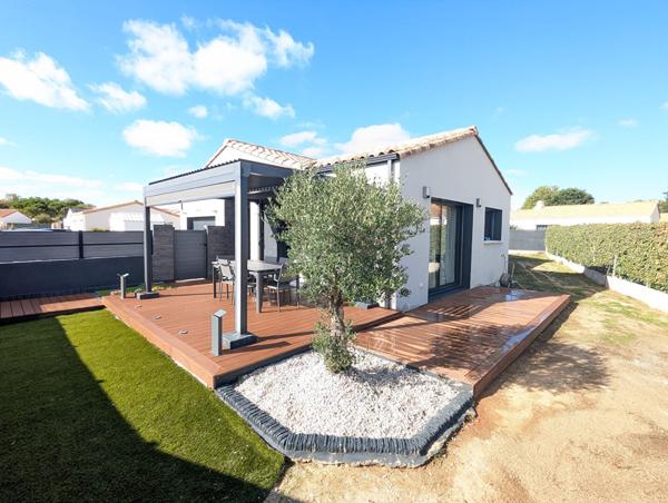 Maison récente de 2023 à vendre à Challans avec garage et terrain de 410 m²