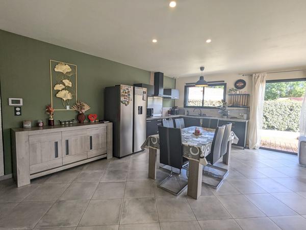 Maison récente de 2023 à vendre à Challans avec garage et terrain de 410 m²
