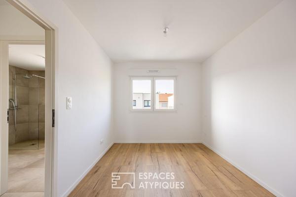 Contemporaine avec terrasse et vue sur la nature