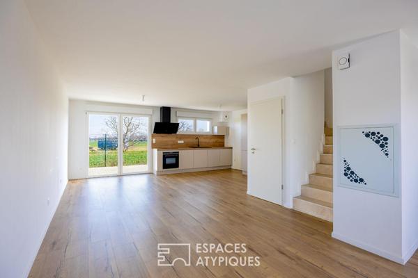 Contemporaine avec terrasse et vue sur la nature