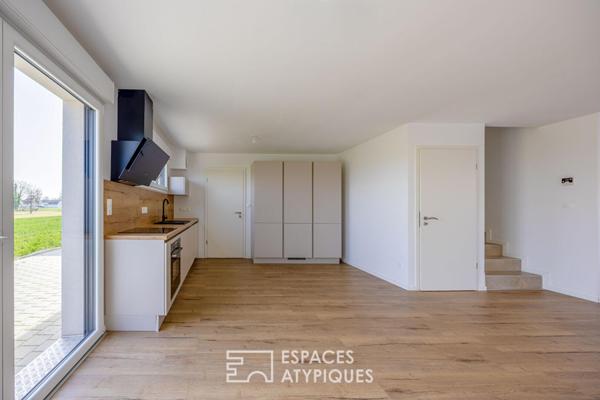 Contemporaine avec terrasse et vue sur la nature