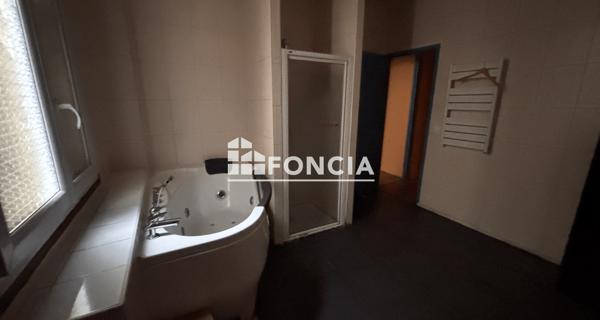 Location Local commercial 3 pièces 55.44 m² - Paris 75010