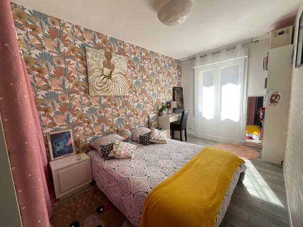 Maison de plain-pied lumineuse avec garage – À découvrir sans tarder !