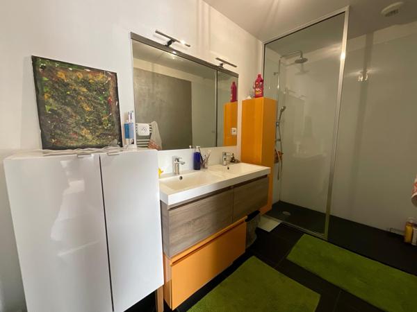 Maison de plain-pied lumineuse avec garage – À découvrir sans tarder !