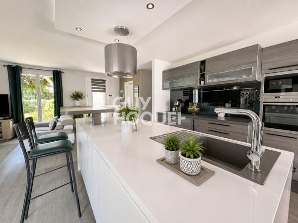 Ensemble immobilier - Maison avec dépôt et appartement de type 5