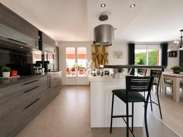 Ensemble immobilier - Maison avec dépôt et appartement de type 5
