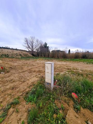 A 7 min de Narbonne - Terrain de 1632m² à bâtir - Viabilisé, borné - Massif de la Clape.