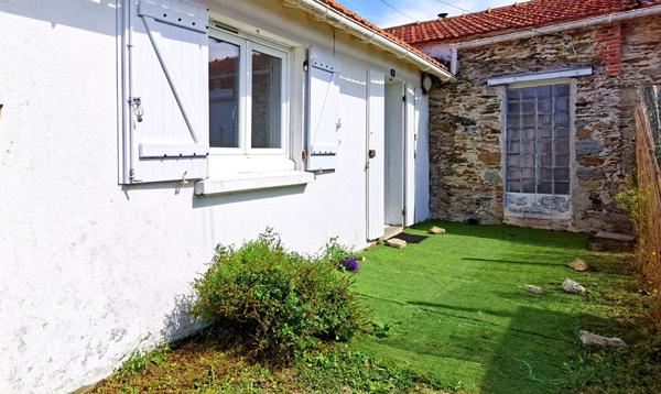 Maison de plain-pied 1 chambre, idéalement située, proche mer, sur un terrain d'environ 100 m²