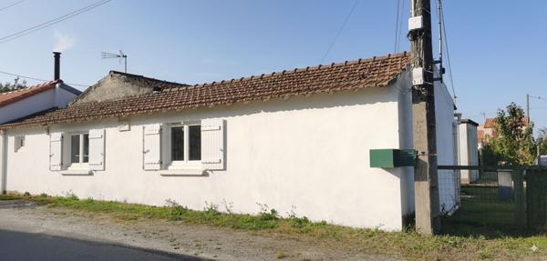 Maison de plain-pied 1 chambre, idéalement située, proche mer, sur un terrain d'environ 100 m²