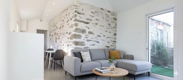 Maison de plain-pied 1 chambre, idéalement située, proche mer, sur un terrain d'environ 100 m²