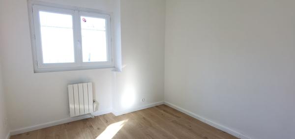 Maison de plain-pied 1 chambre, idéalement située, proche mer, sur un terrain d'environ 100 m²