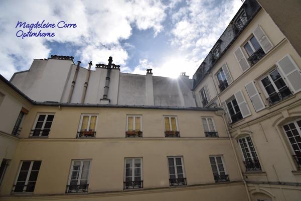Proximité Place des Vosges - Studio lumineux au calme – Cour pavée