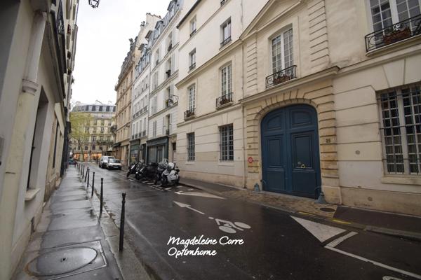Proximité Place des Vosges - Studio lumineux au calme – Cour pavée